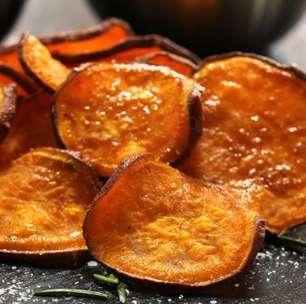Chips de batata-doce na air fryer: petisco saudável e crocante