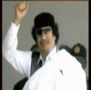 Kadafi disse há 1 mês que situação da Líbia "era uma farsa"