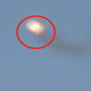Vídeo flagra avião explodindo no ar na Síria; veja