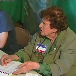 Mesária de 96 anos trabalha nas eleições desde 1949