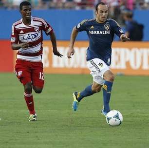 Donovan marca três vezes e Galaxy fica no empate com Dallas