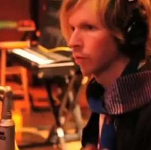 Beck recria álbuns inteiros com projeto Record Club