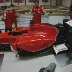 Veja como foi feita a aplicação dos adesivos na nova Ferrari