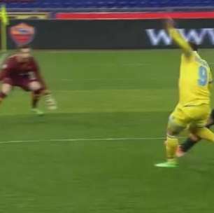 Goleiro da Roma engole frango em chute de Higuain; veja gol