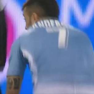 Copa da Itália: Felipe Anderson aplica lindo chapéu em Pirlo