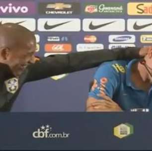 Mauro Silva e Taffarel trocam piadas durante coletiva