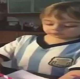 Com a camisa da Argentina, garoto aposta em Chile e vira hit