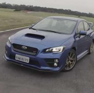 Aceleramos os esportivos Subaru WRX e WRX STI na pista