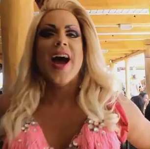 Drag Queen Aysha Pink é atração à parte em Porto Seguro