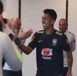 De trem, Firmino antecipa apresentação à Seleção