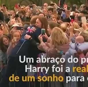 Abraço real faz fã de príncipe Harry chorar de alegria