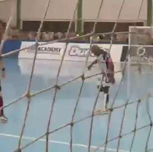 Em jogo interrompido por goteiras e apagão, Cascavel vence Magnus na Liga Nacional de Futsal