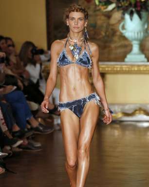 Blue Man leva biquínis estampados ao Fashion Rio; fotos
