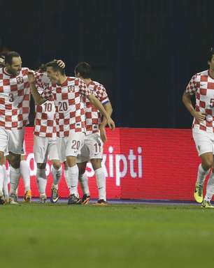 Croácia supera expulsão de Mandzukic, vence Islândia e vai à Copa