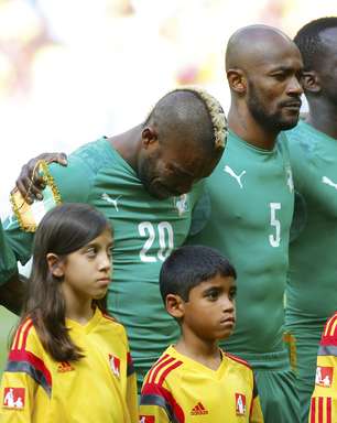 Jogador da Costa do Marfim se emociona com hino e chora