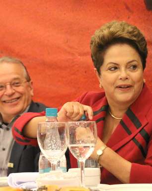 Dilma toma café da manhã com Olívio Dutra em Porto Alegre