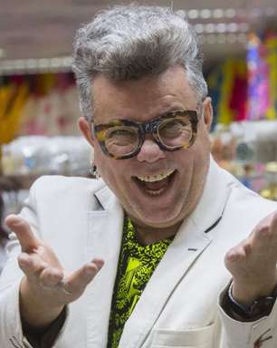 Pós-doutor, carnavalesco e youtuber: conheça Milton Cunha