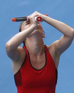 Halep e Wozniacki vencem e farão final na Austrália