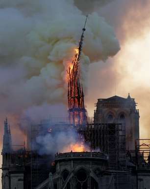 O outro lado sobre a reconstrução de Notre Dame