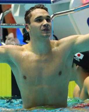 Nadador de 19 anos quebra recorde de Michael Phelps