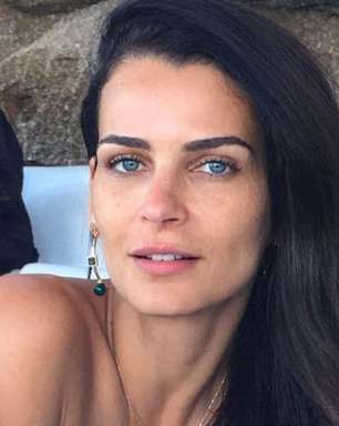 Fernanda Motta recebe bronca por causa de look em camarote