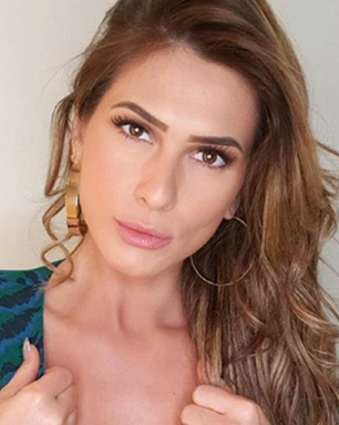 Lívia passa perrengue com fantasia e faz gambiarra com lixo