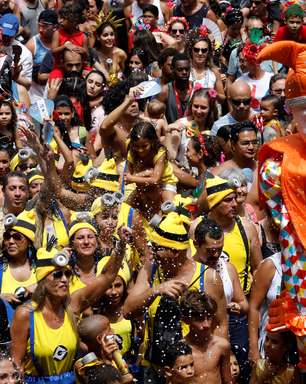Governo pede cancelamento do carnaval de rua em todo o RJ