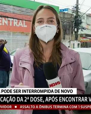 Repórter ignora gritos de homem contra a Globo ao vivo