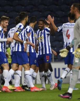 Porto aplica goleada no Farense pelo Português e segue com chances de título