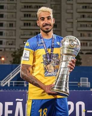 Campeão e com acesso garantido, atacante se despede do Estoril: 'Fui muito feliz por aqui'