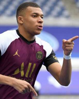 Mbappé exalta Messi e Cristiano Ronaldo: 'Quebraram todas as leis da estatística'