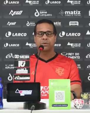 VITÓRIA: Rodrigo Chagas reforça que time não irá abdicar de esquema tático por jogar contra o Inter: "temos as nossas ideias formadas"