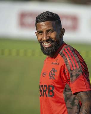 De volta ao Flamengo, Rodinei se reapresenta no Ninho do Urubu e é recebido por Diego com brincadeira