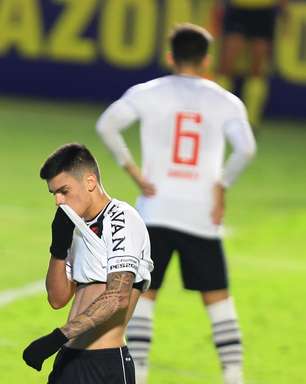 Com 10 desde o 1º tempo, Vasco perde para o Goiás na Série B
