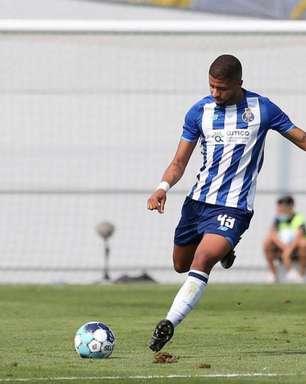 Próximo de completar um ano pelo Porto B, João Marcelo é integrado aos treinos do profissional