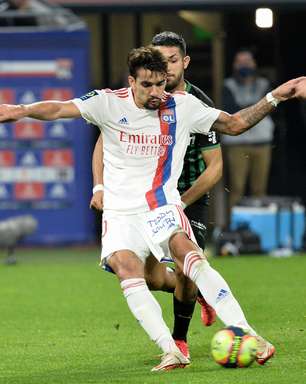 Lyon sofre, mas vence o Lens e se recupera na Ligue 1
