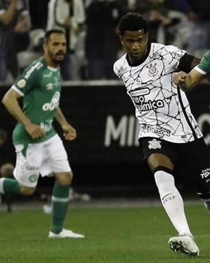 Corinthians derrota a Chapecoense no último minuto