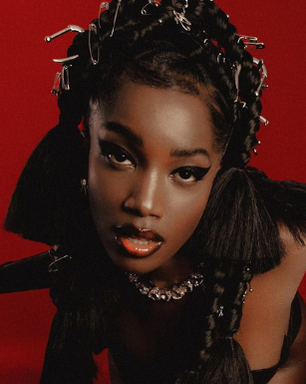 IZA canta sobre relacionamentos fugazes e amor em "SEM FILTRO"