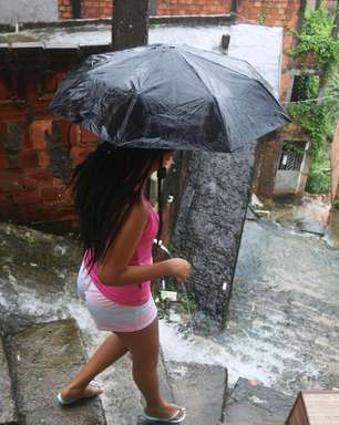 Grávida relata destruição após chuvas no sul da Bahia