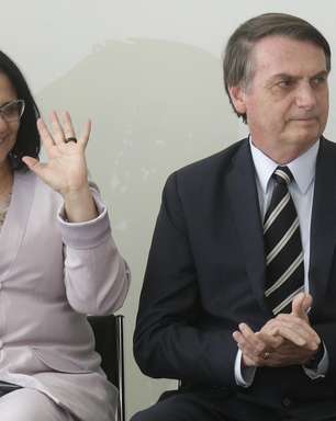 Bolsonaro cogita ministra Damares para Senado