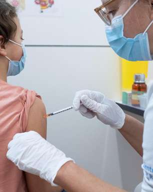 Governo de SP quer vacinar crianças contra covid nas escolas