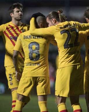 Na estreia de Daniel Alves, Barcelona vence time da terceira divisão de virada e avança na Copa do Rei