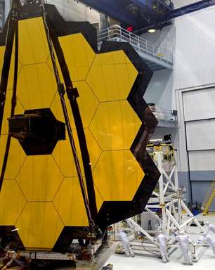 Telescópio James Webb completa abertura e assume forma final