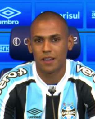 GRÊMIO: Bruno Alves comemora oportunidade de jogar com Geromel e Kannemann: "Espero aprender muito com eles"