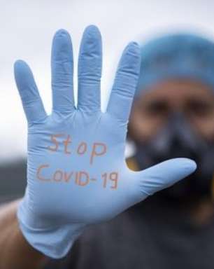 Nova York registra queda nos casos diários de COVID-19
