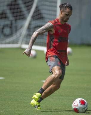 Perto de deixar o Flamengo, Michael treina normalmente enquanto aguarda negociação sem 'forçar'