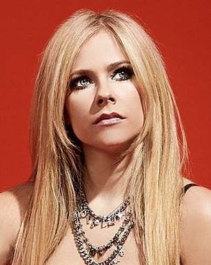 Avril Lavigne diz que seu novo álbum é "o mais alternativo sonoramente"