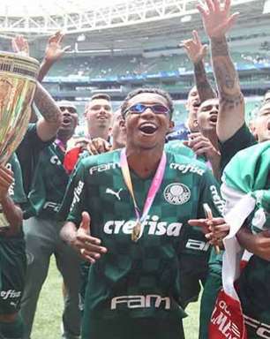 Jogadores e comissão técnica do elenco profissional prestigiam título do Palmeiras na Copinha