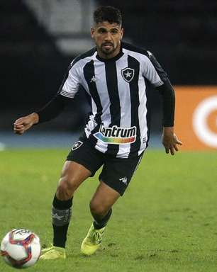 Daniel Borges fala em dificuldade do Botafogo em empate e admite: 'Tem muita coisa pra melhorar'