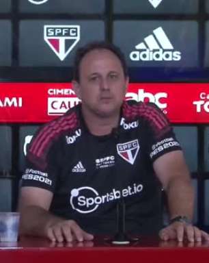 SÃO PAULO: "Pretendo usar mais a linha de 4 zagueiros, do que a com 3", indica Rogério Ceni sobre mudanças táticas na equipe